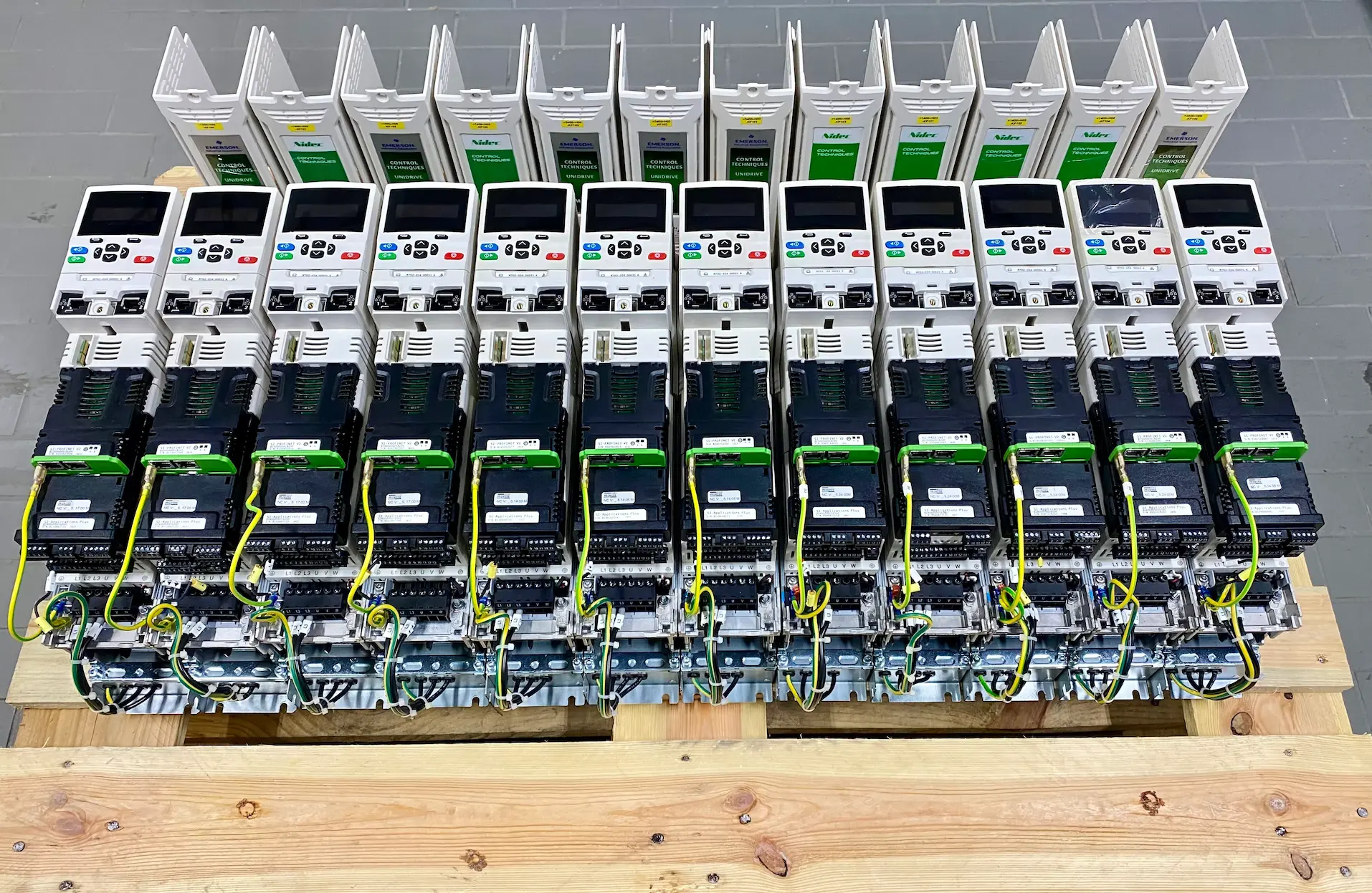 Inverter di frequenza di vari produttori per impianti industriali