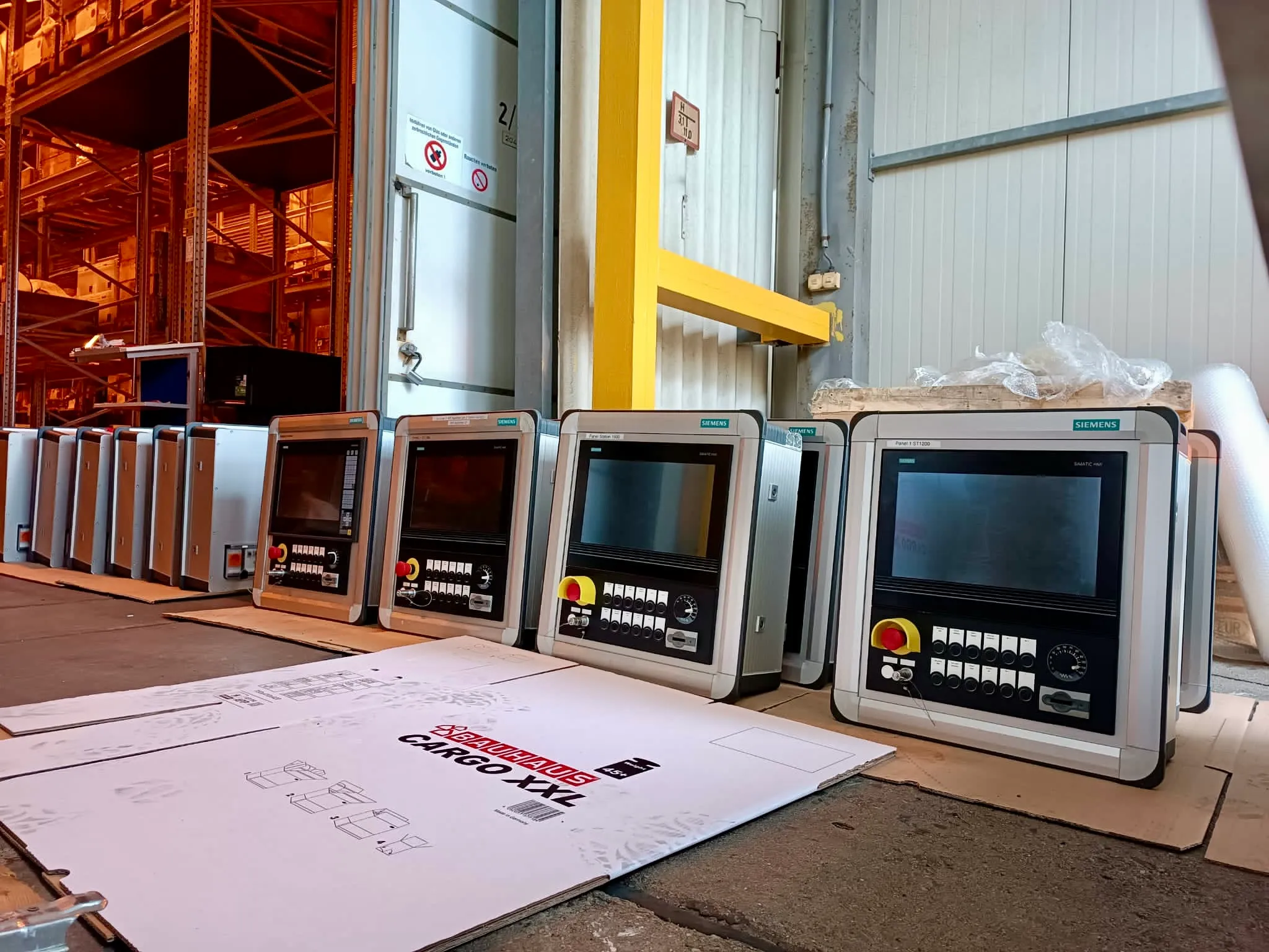 Pannelli operatore industriali e tecnologia di controllo